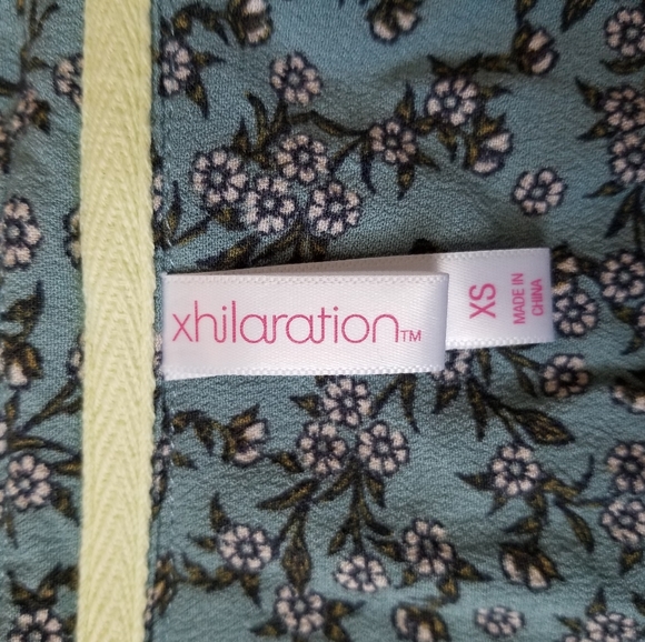 Green button up sleeveless shirt - Picture 5 of 5